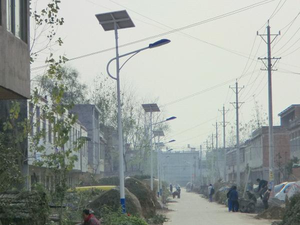 九游会市容城县西关村6米LED太阳能路灯